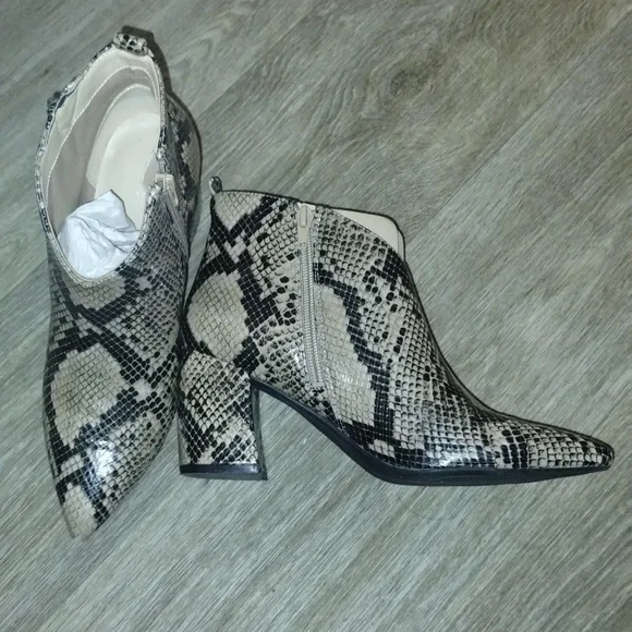 New Marc Fisher Beige & Black Croc Embossed Ankle Boots 7.5 - Picture 2 of 7